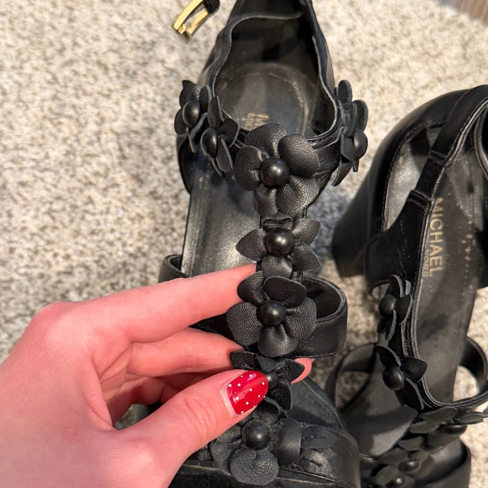 black heels - Picture 3 of 5
